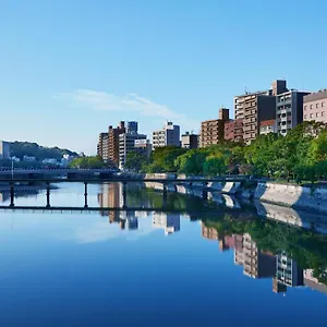 En 3* Hiroshima
